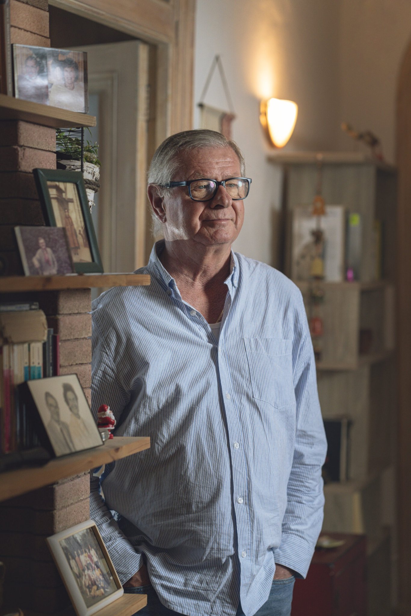 Robert Mudler, né en 1953 aux Pays-Bas, arrivé en France en 1983. Vit à Saint-Féliu-d’Avall, Pyrénées-Orientales, France.